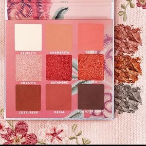 A palette with 9 colors